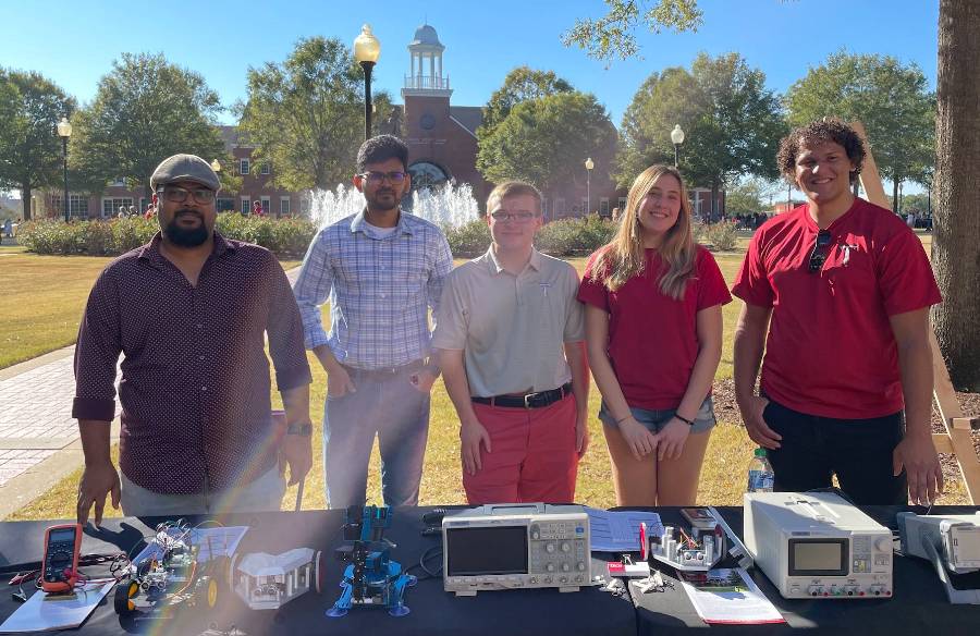 EET students and Faculty participating in Fall 2022 Trojan Day