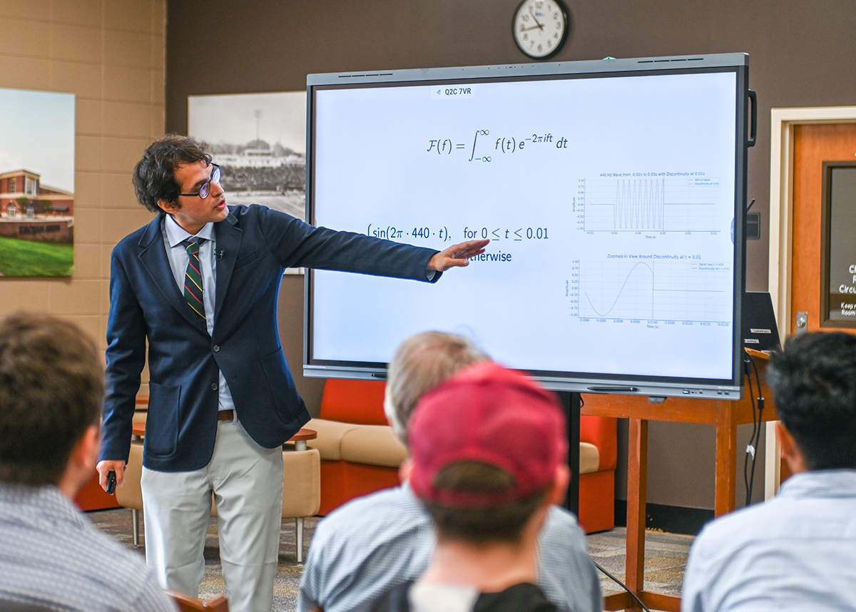 Dr. Yafet Sanchez gives a lecture 