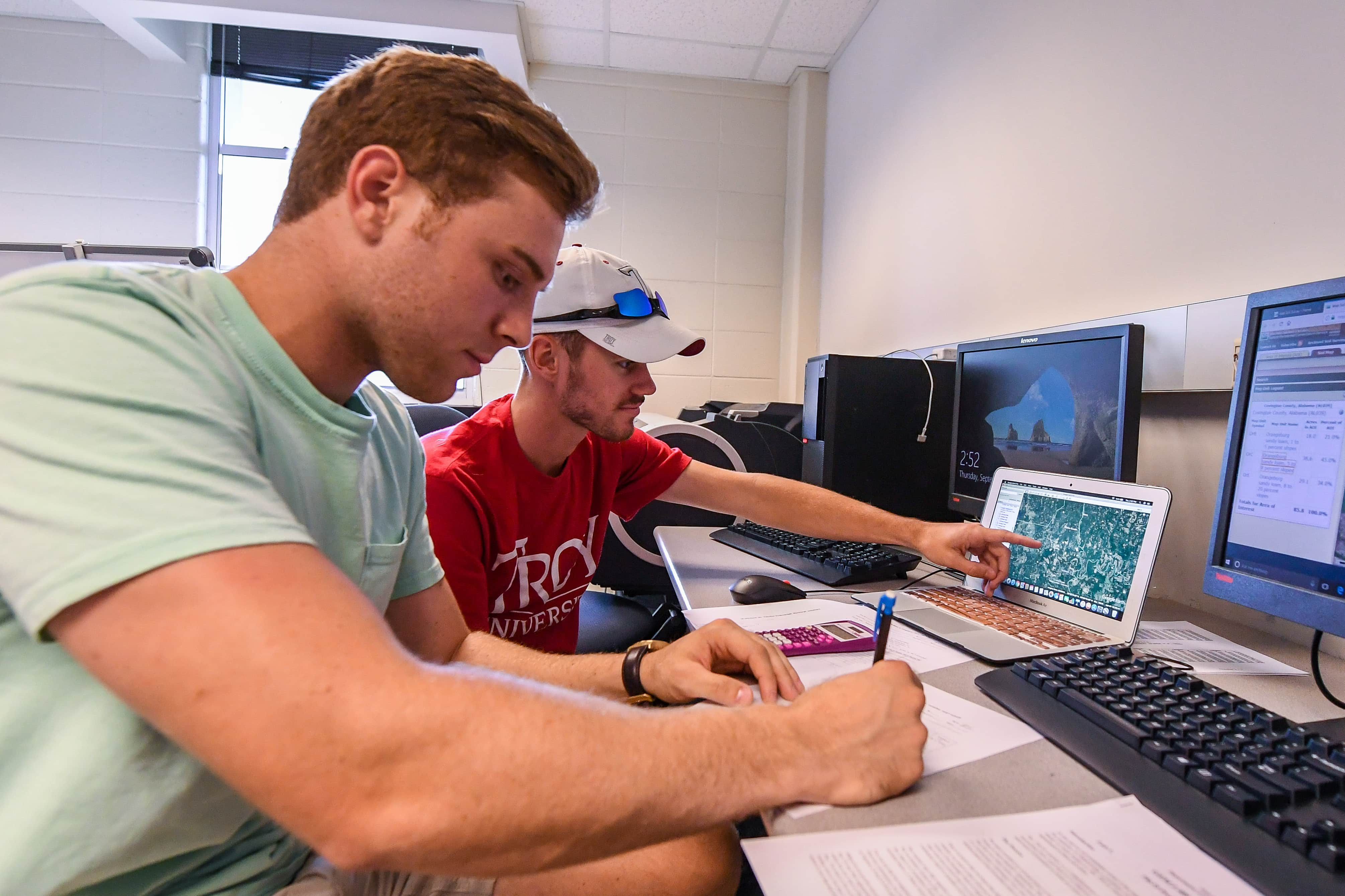 Students using computers in the geomatics lab.