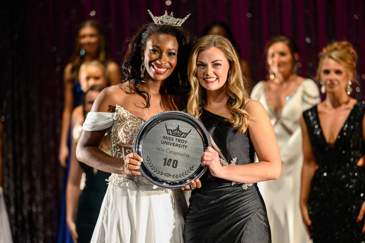 Gracen Murphy receiving the Miss Congeniality Award from Anna Tucker