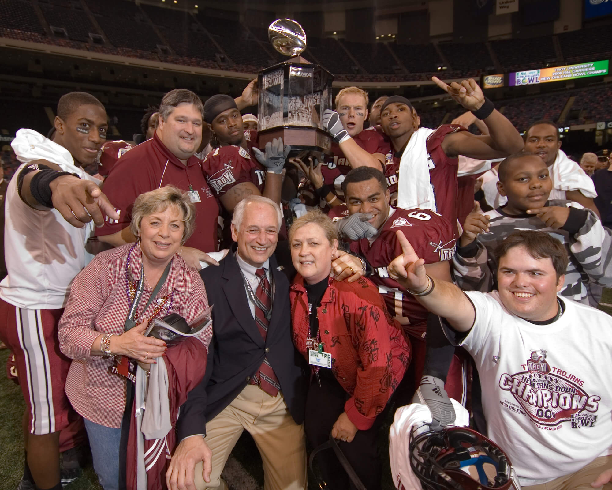 Chancellor Hawkins, football secretary Judy Morgan, left, and Janice Blakeney, wife of Coach Larry Blakeney, celebrate the Trojans’ first bowl win over Rice in the Superdome.