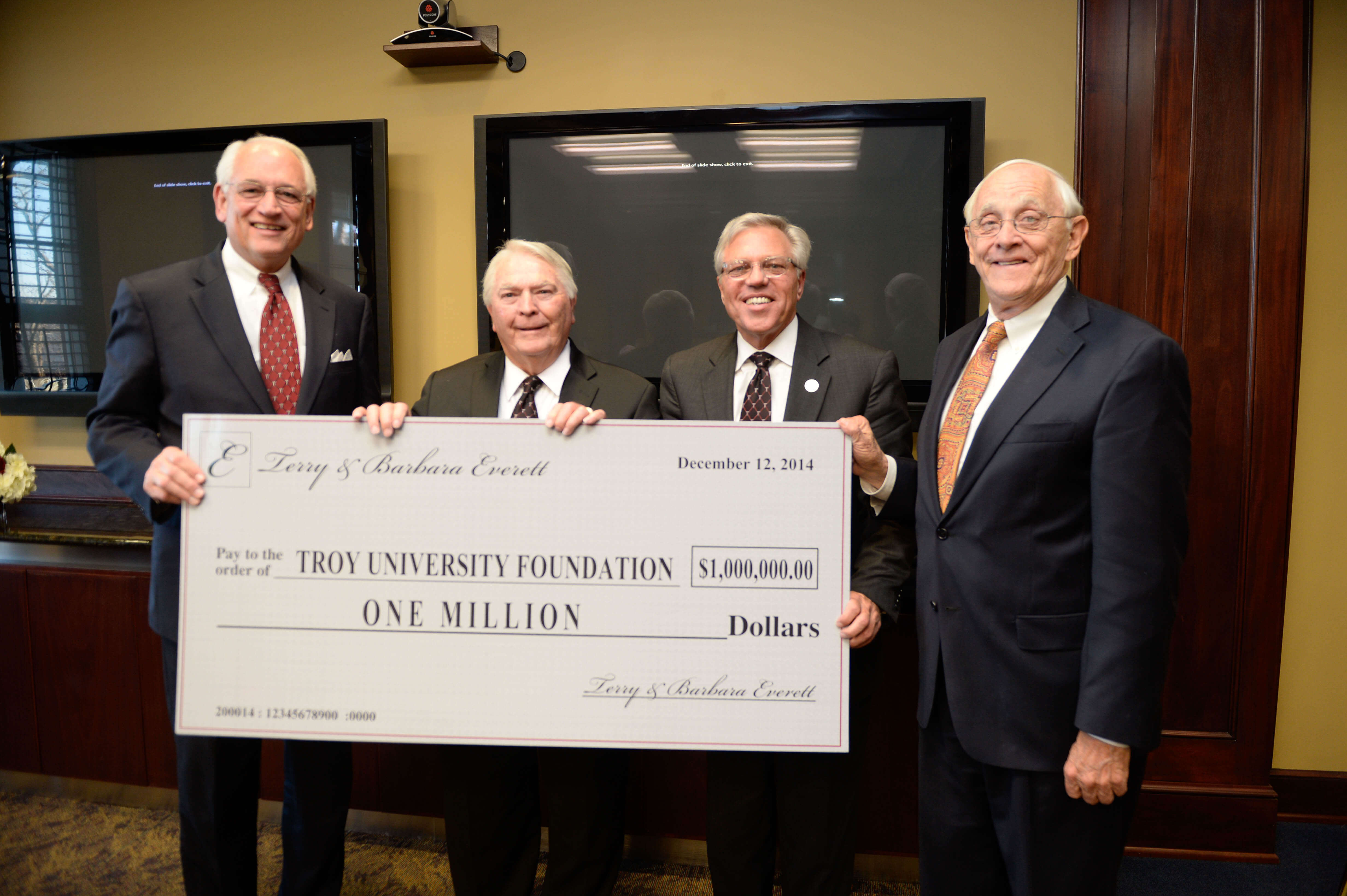 (from left) Chancellor Hawkins, former Cong. Terry Everett, Dothan Mayor Mike Schmitz and Trustees President Pro-tem Gerald Dial commemorate a $1 million gift from Terry and Barbara Everett to support the University’s new School of Science and Technology.