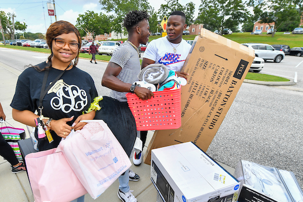 Joycelynn Green (left) a Freshman from Birmingham, AL prepares to move her belongings into her new dorm room.