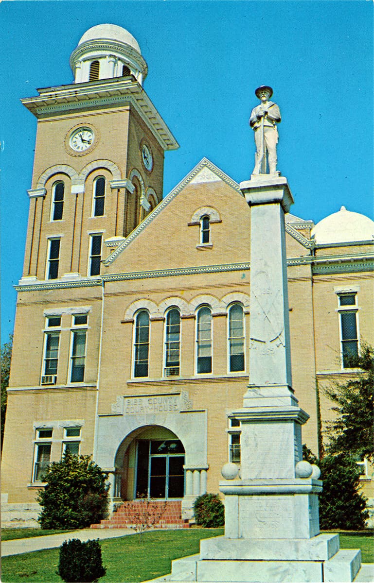 Color photograph of the multi-story Bibb County Courthouse in Centreville, Alabama.