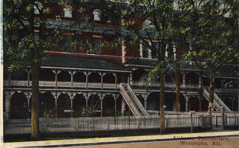 Color print of the multi-story Alabama Penitentiary in Wetumpka, Alabama.