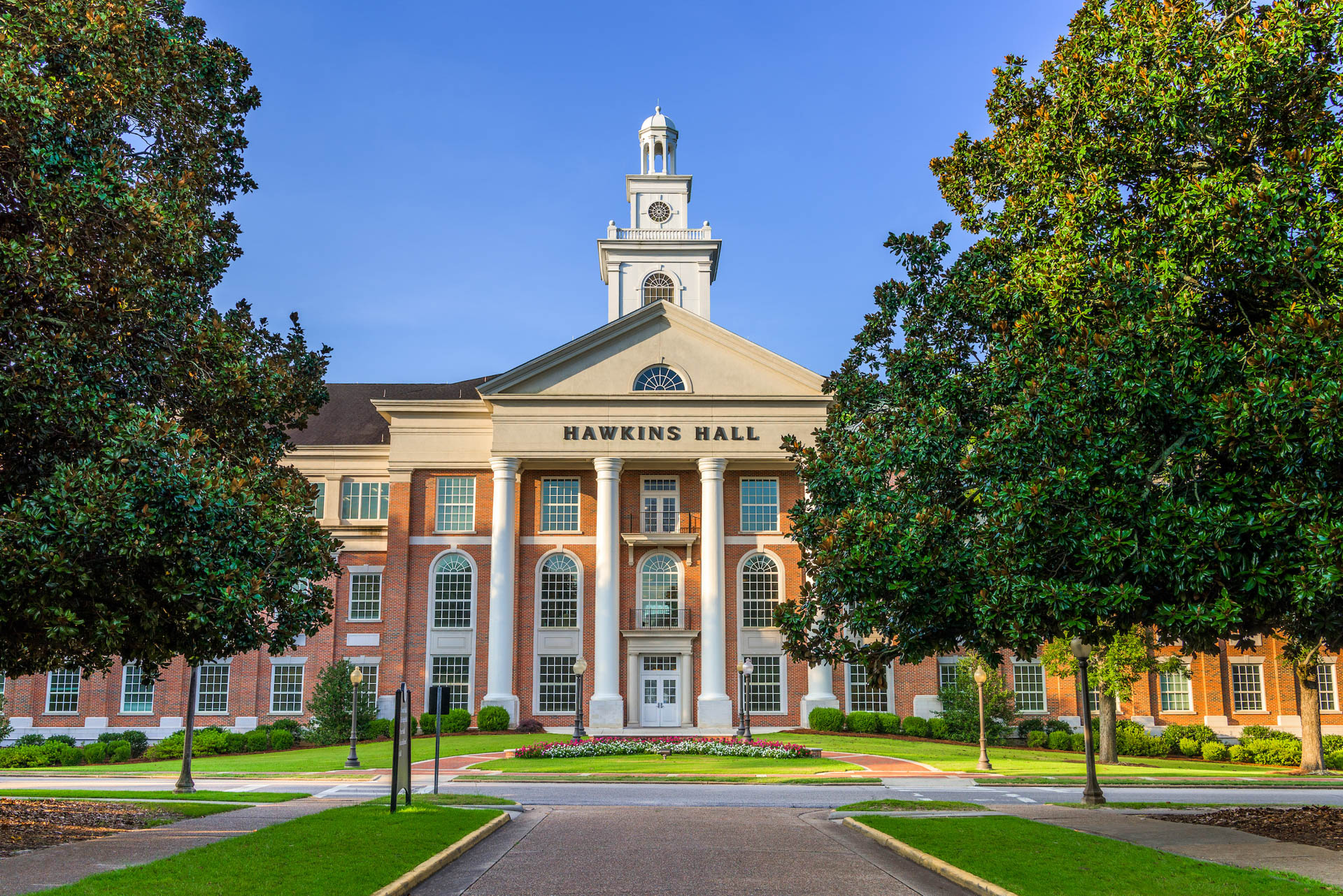 Photo of Hawkins Hall on the Troy, Alabama campus.