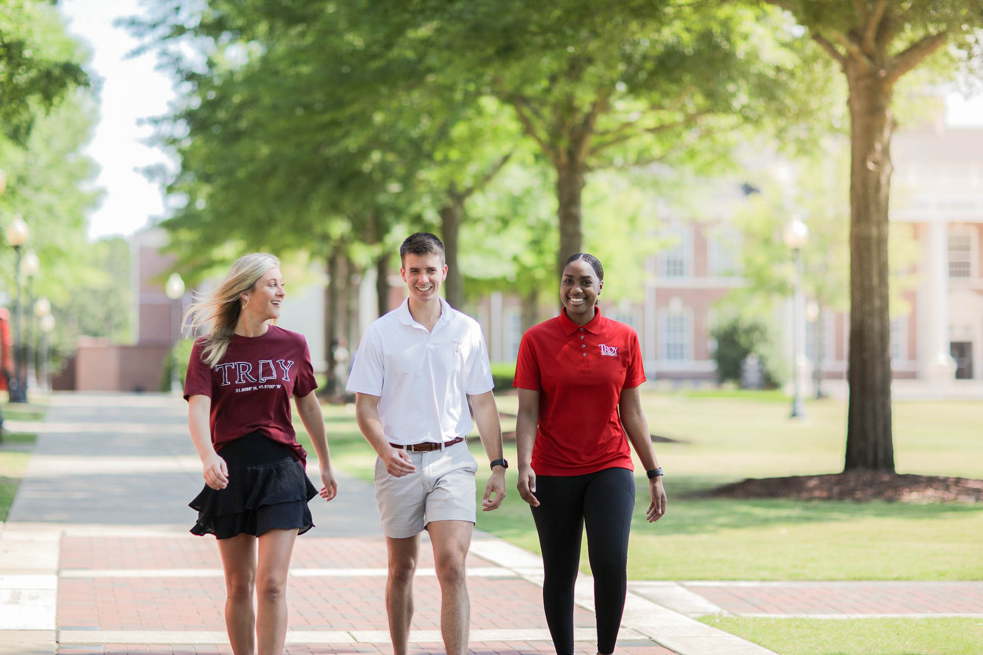 Students on Troy Campus Quad