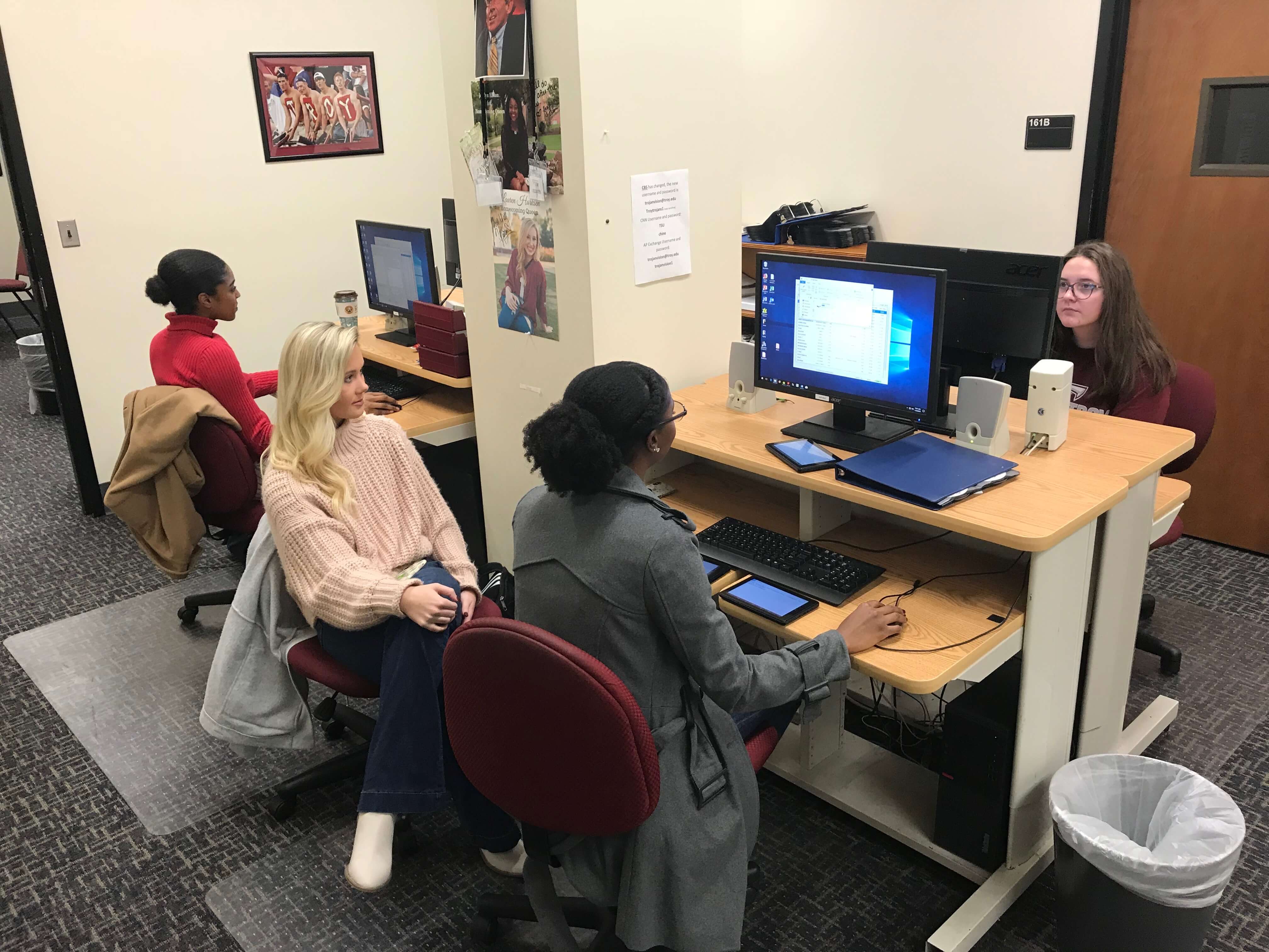  journalism students preparing for cast in the Troy trojanvision Newsroom